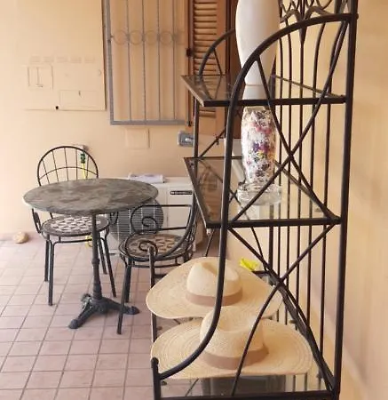 Barcellona Street Apartment *
